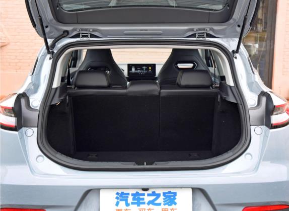 帝豪S 2022款 1.4T CVT跨界玩家版 车厢座椅   后备厢