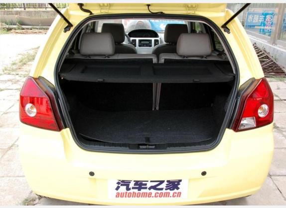 金鹰 2008款 1.5L 自动豪华型 车厢座椅   后备厢