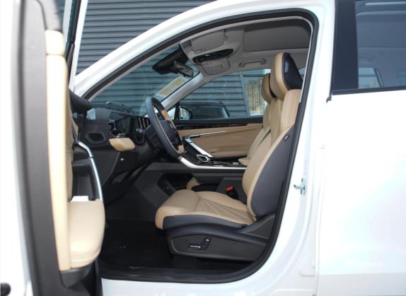 博越L 2023款 2.0TD DCT尊贵型 车厢座椅   前排空间