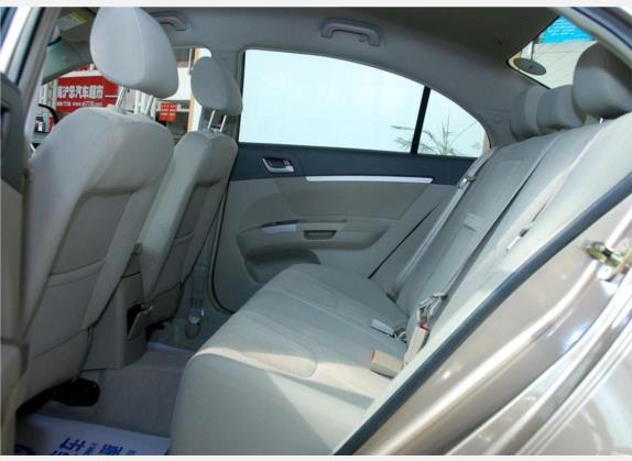 经典帝豪 2009款 三厢 1.8L 手动舒适型 车厢座椅   后排空间