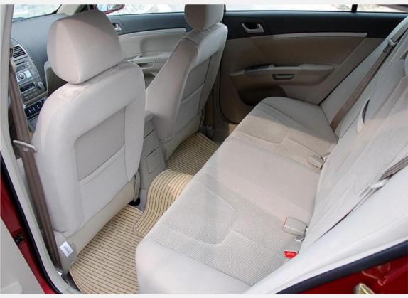 经典帝豪 2010款 两厢 1.8L 手动舒适型 车厢座椅   后排空间