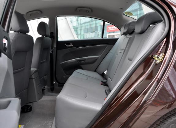 经典帝豪 2012款 三厢 1.5L 手动舒适型 车厢座椅   后排空间