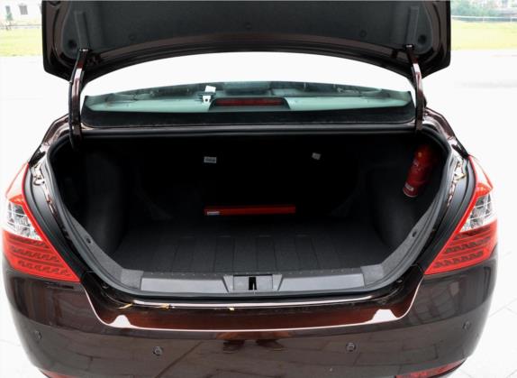 经典帝豪 2012款 三厢 1.5L 手动舒适型 车厢座椅   后备厢