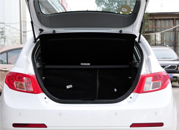 经典帝豪 2012款 两厢 1.5L 手动舒适型 车厢座椅   后备厢