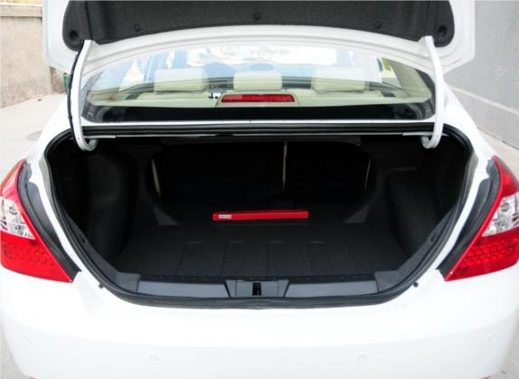 经典帝豪 2013款 三厢 1.8L 手动精英型 车厢座椅   后备厢