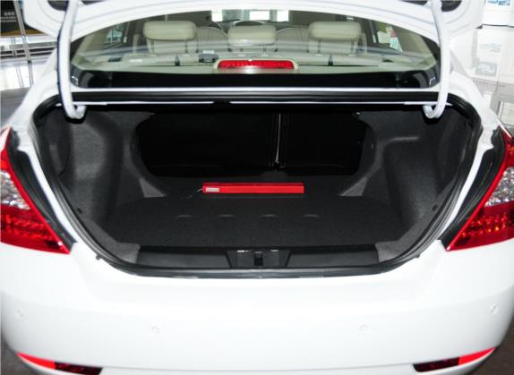 经典帝豪 2013款 三厢 1.8L 手动尊贵型 车厢座椅   后备厢