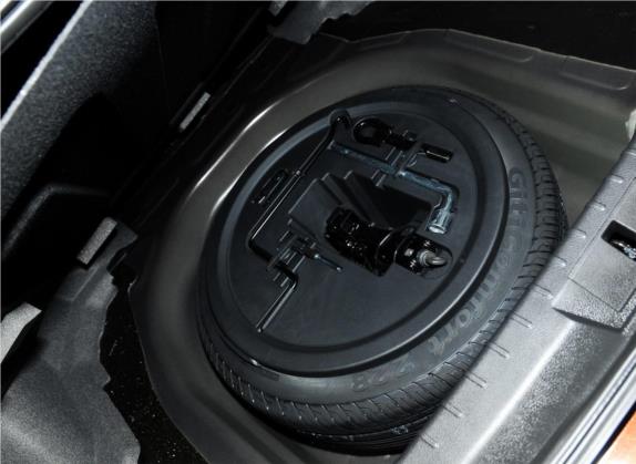 经典帝豪 2013款 三厢 1.8L CVT尊贵型 其他细节类   备胎