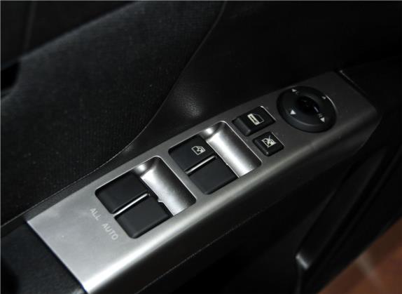 经典帝豪 2013款 两厢 1.5L 手动进取型 车厢座椅   门窗控制