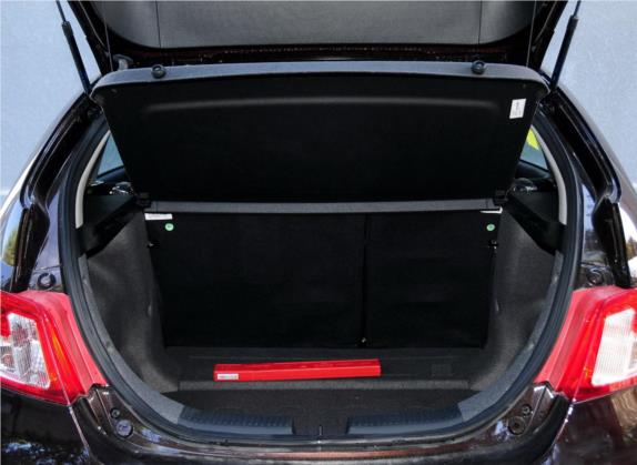 经典帝豪 2013款 两厢 1.5L 手动尊贵型 车厢座椅   后备厢