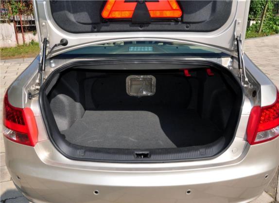 吉利EC8 2011款 2.4L 自动行政版 车厢座椅   后备厢
