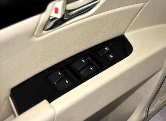 吉利EC8 2011款 2.0L 手动舒适版 车厢座椅   门窗控制