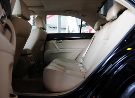 吉利EC8 2011款 2.0L 自动舒适版 车厢座椅   后排空间