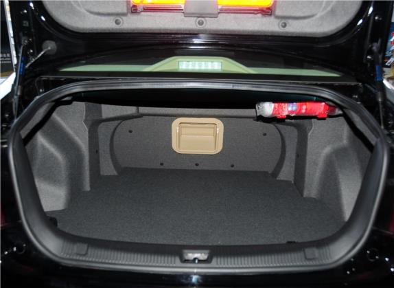 吉利EC8 2011款 2.0L 自动舒适版 车厢座椅   后备厢