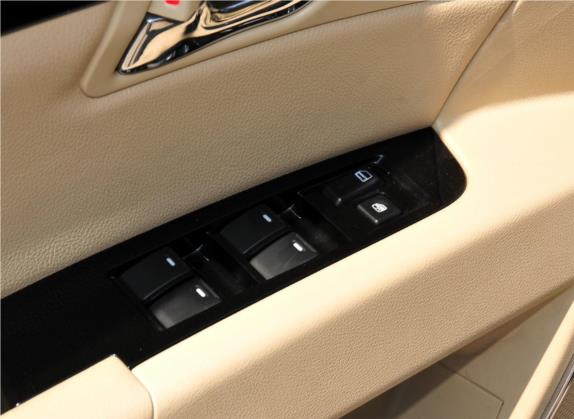 吉利EC8 2011款 2.0L 自动尊贵版 车厢座椅   门窗控制