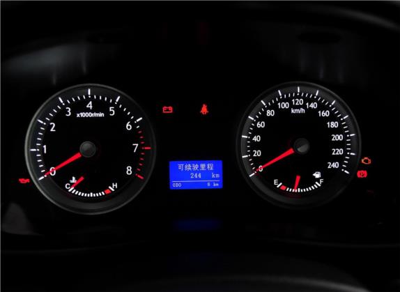 吉利EC8 2013款 2.0L 手动精英型 中控类   仪表盘