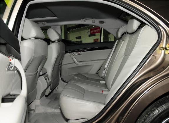 吉利EC8 2013款 2.0L 自动精英型 车厢座椅   后排空间
