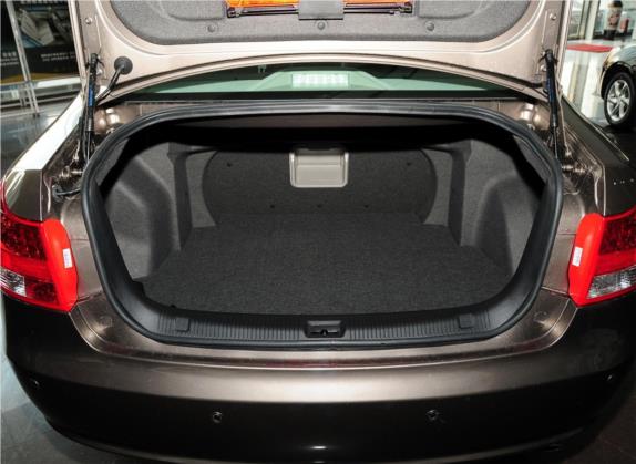 吉利EC8 2013款 2.0L 自动精英型 车厢座椅   后备厢