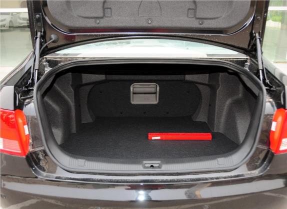 吉利EC8 2013款 2.0L 自动尊贵型 车厢座椅   后备厢