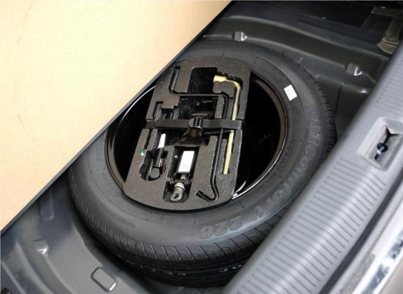 吉利EC8 2013款 2.4L 自动尊贵型 其他细节类   备胎