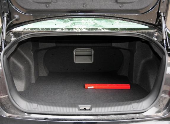 吉利EC8 2013款 2.4L 自动尊贵型 车厢座椅   后备厢