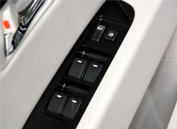 吉利EC8 2013款 2.4L 自动尊贵型 车厢座椅   门窗控制