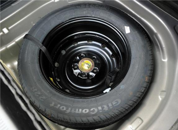 吉利EC8 2013款 2.4L 自动行政型 其他细节类   备胎
