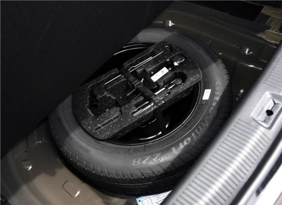 吉利EC8 2015款 2.0L 自动精英型 其他细节类   备胎