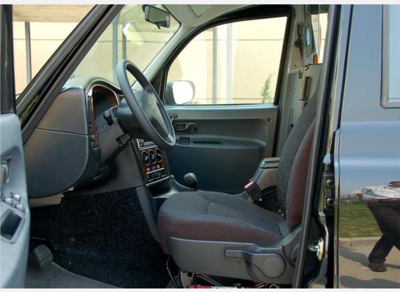 英伦TX4 2009款 2.5T 自动标配 车厢座椅   前排空间