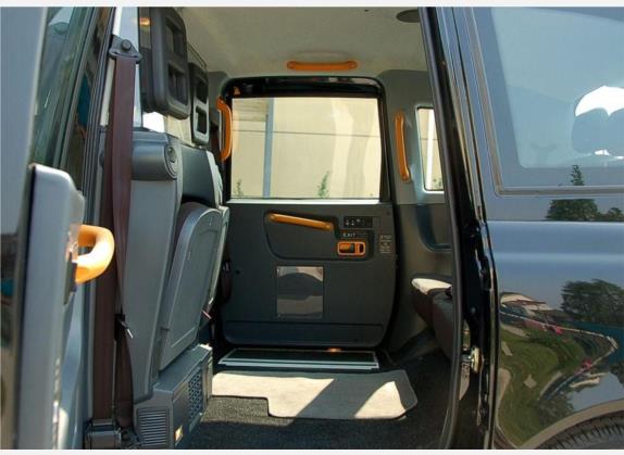 英伦TX4 2009款 2.5T 自动标配 车厢座椅   后排空间
