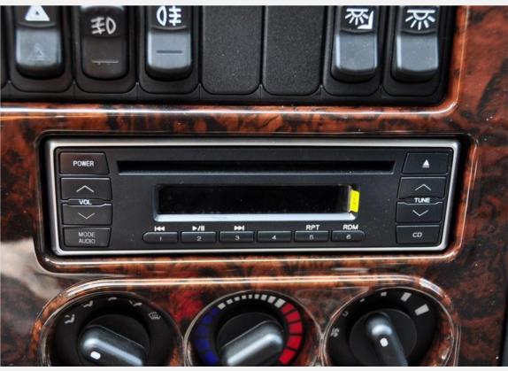 英伦TX4 2009款 2.5T 手动标配 中控类   中控台