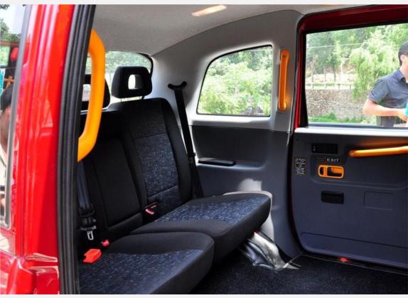 英伦TX4 2009款 2.5T 手动标配 车厢座椅   后排空间