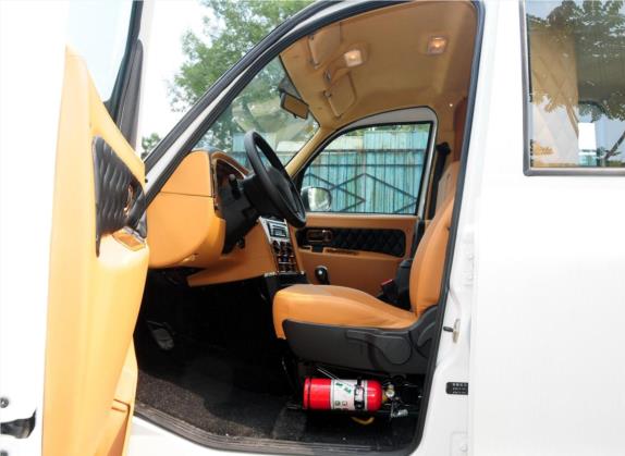 英伦TX4 2012款 2.4L 定制商务型 车厢座椅   前排空间