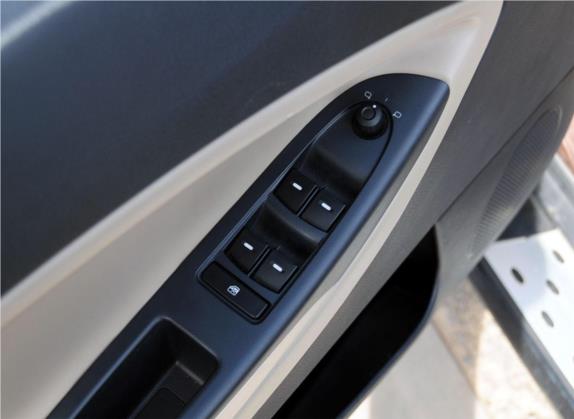 吉利GX7 2012款 1.8L 手动舒适型 车厢座椅   门窗控制