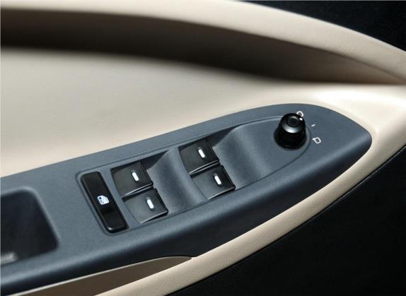 吉利GX7 2012款 2.0L 手动舒适型 车厢座椅   门窗控制
