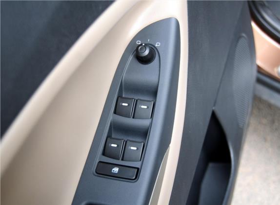 吉利GX7 2012款 2.4L 自动行政型 车厢座椅   门窗控制