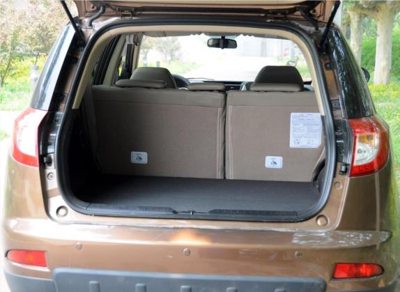 吉利GX7 2012款 1.8L 手动行政版 车厢座椅   后备厢
