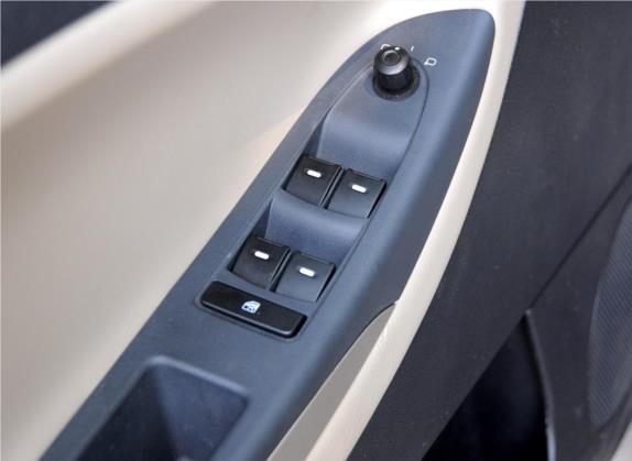 吉利GX7 2012款 1.8L 手动行政版 车厢座椅   门窗控制