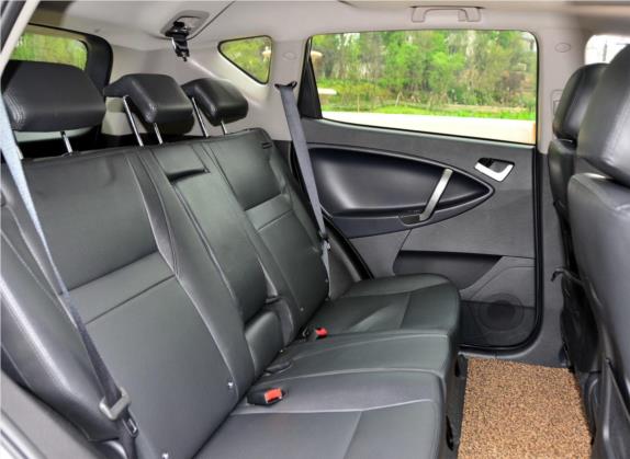 吉利GX7 2013款 2.0L 自动尊贵型 车厢座椅   后排空间