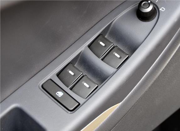 吉利GX7 2013款 2.0L 自动尊贵型 车厢座椅   门窗控制