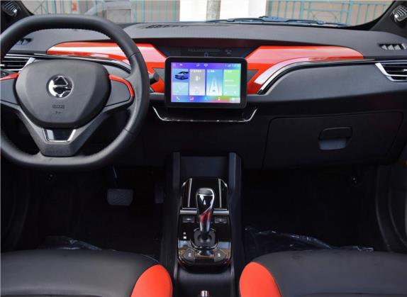 易至EV3 2019款 酷跑版 中控类   中控台