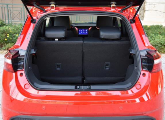 易至EV3 2019款 酷跑版 车厢座椅   后备厢