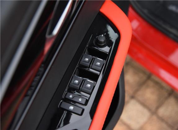 易至EV3 2019款 酷跑版 车厢座椅   门窗控制