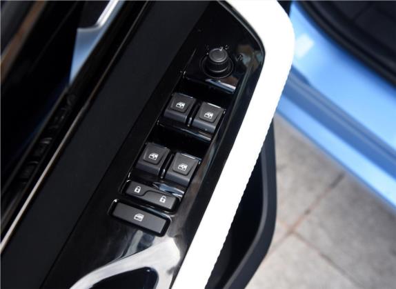 易至EV3 2019款 领跑版 车厢座椅   门窗控制