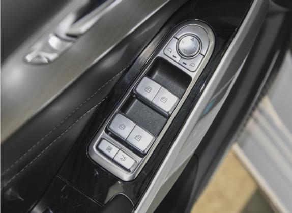 羿 2022款 标准续航精英Pro版 车厢座椅   门窗控制