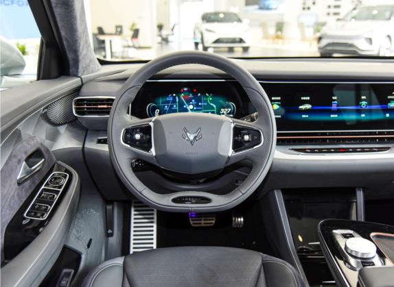 极狐 阿尔法S(ARCFOX αS) 2022款 708S+ 160kW 中控类   驾驶位