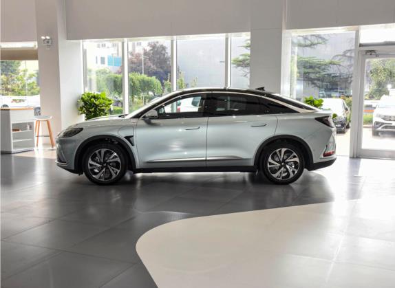 极狐 阿尔法S(ARCFOX αS) 2022款 708S+ 160kW 外观   正侧
