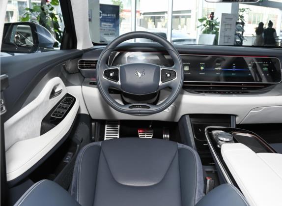 极狐 阿尔法S(ARCFOX αS) 2022款 708S+ 175kW 中控类   驾驶位