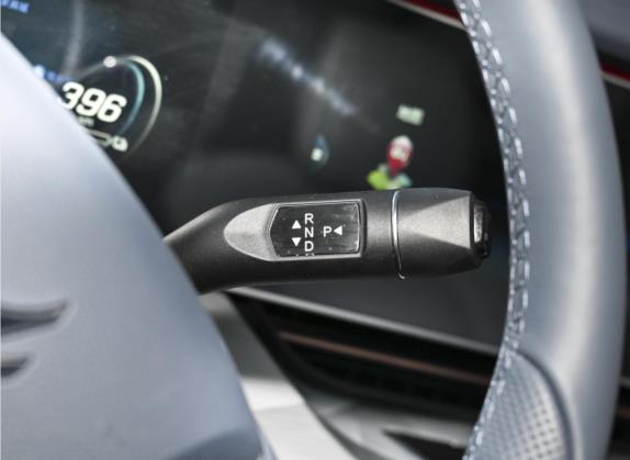 极狐 阿尔法S(ARCFOX αS) 2022款 708S+ 175kW 中控类   挡把