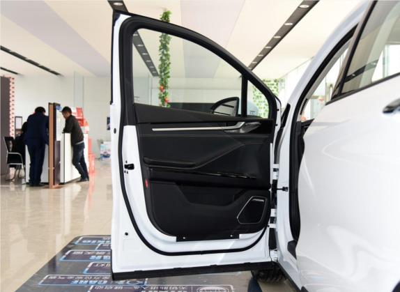 君马S70 2018款 1.5T 手动标准型 7座 车厢座椅   前门板