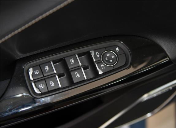 君马S70 2018款 1.5T 手动标准型 7座 车厢座椅   门窗控制